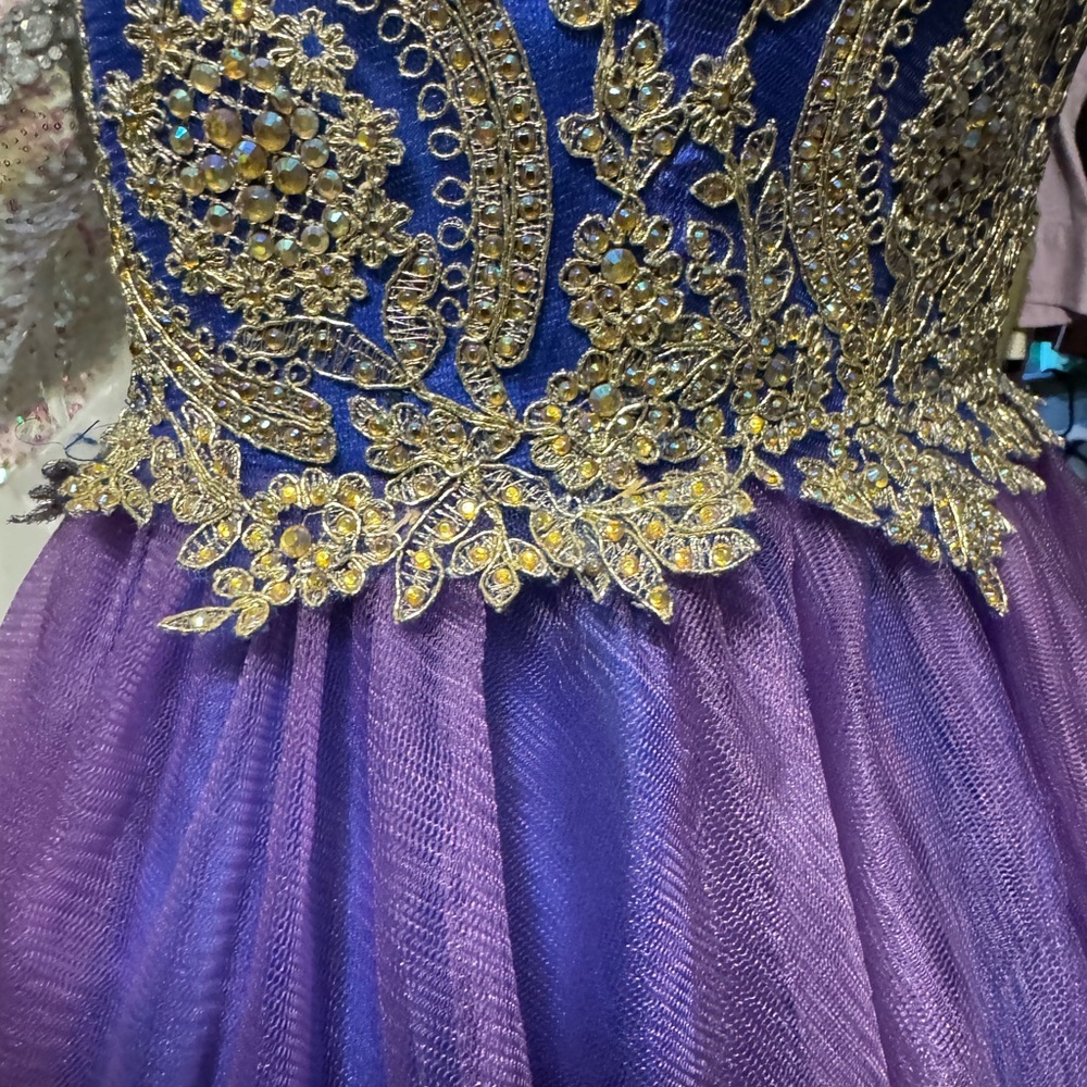 Prom dress with sequins detail size 2 - Picture 3 of 7